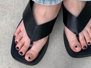 シェリーラメール 新宿店(cherie la mer)の写真/【ワンカラー・ラメグラデ¥6990/やり放題¥9990】初回オフ無料★ハンドが出来ない方も、足元からお洒落に♪