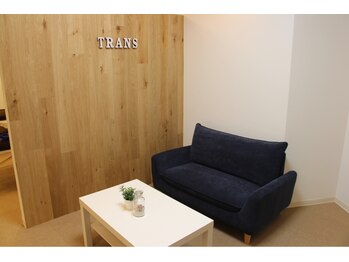 スポーツリングジャパン 鍼灸マッサージ院 横浜みなとみらい(SPORTSRINGJAPAN)/落ち着いた待合室