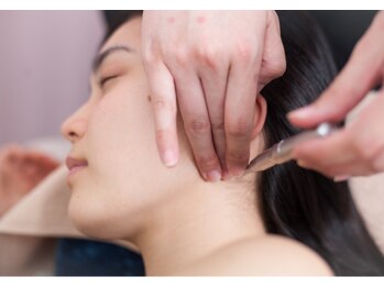 シンメトリー 船橋店/小顔の施術の様子３