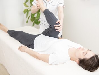 エレナ 新宿店(ELENA)/ 骨盤矯正＋美脚コース