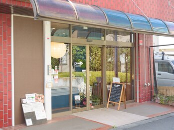 アールアンド(R and)/赤いタイル作りのレトロな外観♪