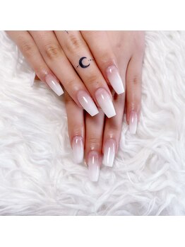 ジェイグランド(JGRAND)/白グラデーションネイル