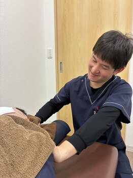 久留米鍼灸院 整骨院の写真/【首肩コリの原因は体の歪みから！】お身体の歪みを改善し、首肩スッキリ！猫背・頭痛にお悩みの方にも◎