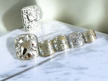 ネイルズミューコ 四谷三丁目店(nail’s MyuCo)の写真/【夏のフットネイル】足元から季節をまとう。夏のフットネイルもおまかせ♪オシャレな足元で気分もUP！
