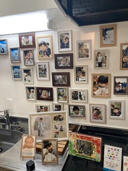 イブパパ(IBUPAPA)/入り口にぶーくんとおチビの写真