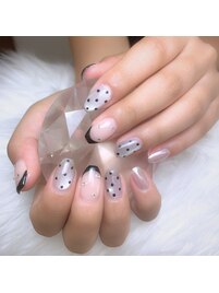 モード感漂うフレンチ×ドット