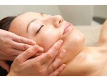 ツキイチ 香椎宮前(tsukiichi)/小顔リフトアップ