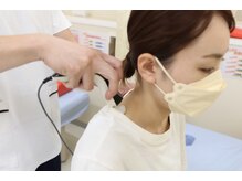 いのラボ 小新院/施術風景『整体、ハイボルト』