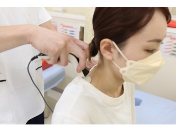 いのラボ 小新院/施術風景『整体、ハイボルト』