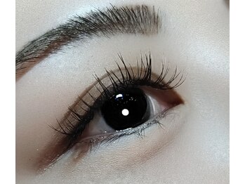 まつげサロン+A 【十条・東十条エステサロン+A】の写真/理想を叶える、圧倒的なラインナップ。高品質セーブルからフラットまで、持続力と美しさを両立。