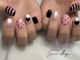 ピンク×黒で甘辛ネイル
