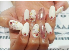 ポイントはピンクミラーネイル♪