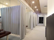 るい鍼灸整骨院の雰囲気（院内は清潔感を意識して綺麗にしております）