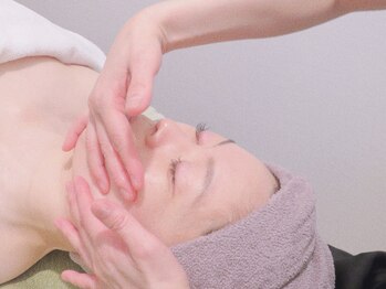 ハピア(HappiA)の写真/【大人女性に大好評◎】オールハンドでお肌に負担をかけずに、ざらつき、毛穴詰まりへアプローチ！