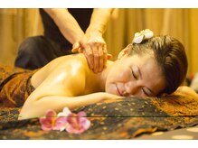 アール ピースア(R pii-suer)/アロマオイルマッサージ顔カッサ