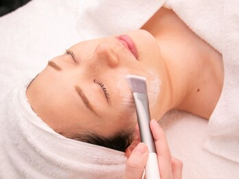 ビューティースタイリング 恵比寿店(beauty styling)の写真/小顔も美肌も◎日本で唯一ここでしか受けられない光美容NIR-IIとプラピールを組み合わせ速攻で小顔を実現☆