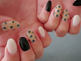 宝石ネイル