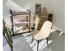 ニューシーン(new scene)の雰囲気（日差しが差し込む明るい店内でパーソナルカラー診断ができます♪）