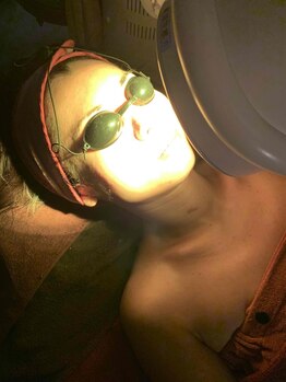 ソワン エステティック アミール(Soin Esthetic Amir)の写真/ダウンタイムなし！フルーツ酸ピーリングで美白・透明艶肌に。可視光線活性付きフェイシャル70分¥10000◎
