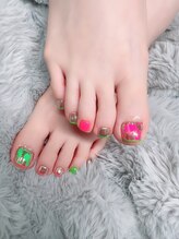 ティディーネスト(Tidynest)/ネオンカラーフットネイル