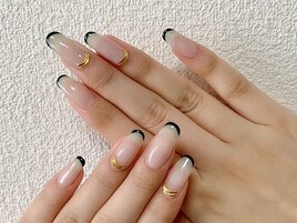 ヌーディーカラーで品のある手元