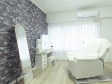 ラフェリア(Raffelia)/白を基調とした店内