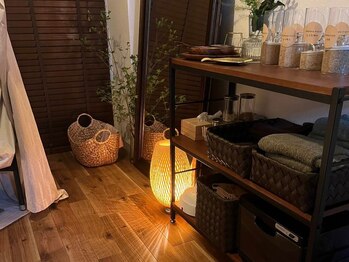 ミラー(Mirror)/間接照明で落ち着いた雰囲気に