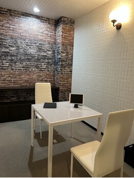 ホワイト(WHITE)/□カウンセリングルーム