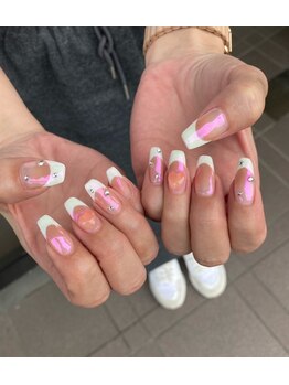 トータルサロン 白べぇーっ プラス/☆オーロラ白フレンチネイル☆