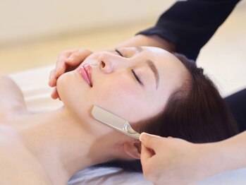 メゾンビューティーフェイス 神戸阪急店の写真/【新規様★平日限定】グイッと小顔エステシェービング60分￥11,660→￥8,800お得に美肌ケア♪