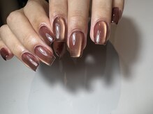 光をまとったような輝き【大人のマグネットネイル】