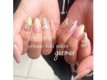 ジェルメ(germer)/シェルを埋め込んだ上品ネイル！