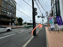 奈良ファミリー入口前の交差点を右に曲がる