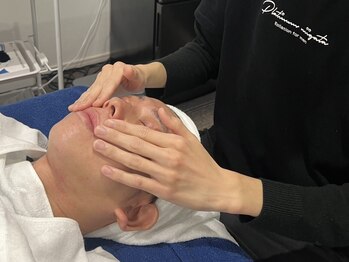 PLATINUM BROW 長岡店【12月12日 NEW OPEN(予定)】 の写真/《今話題のハイドロフェイシャル★》ニキビケアをしながら気になる毛穴の汚れ・黒ずみ・たるみを改善!