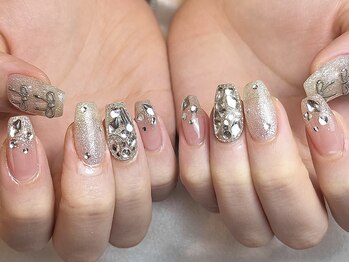 シルバー×ビジューが輝く