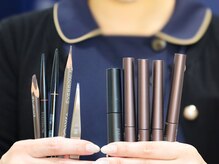 こだわりのツールでお客様の眉毛を仕上げます。