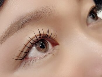 ニフ(Nif)の写真/【ナチュラルに盛れるエクパ◎】下がりまつげの方やマツエクが瞳にかかりやすい方にも♪