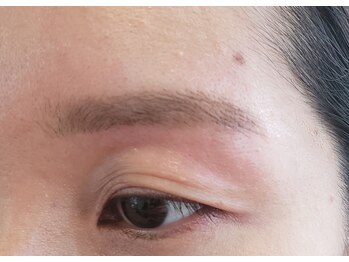 プトゥリ(Putri)/ふんわり平行眉