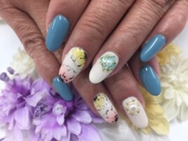 上品なフラワーネイル