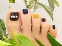 マニペディ ザ サロン 虎ノ門ヒルズステーションタワー店/パールフットジェルネイル¥9900