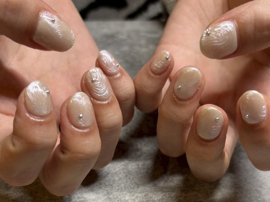 2026年冬トレンド】ホワイト ワンカラー ハンドのネイルデザイン集