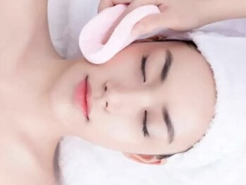 ウェリア(Welya)の写真/【小顔フェイシャル】当店自慢の手技により"丸顔/二重顎/むくみ"など気になるお顔の悩みを改善！