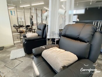 カルフールロコ 八潮店/ふわふわのリクライニングソファ