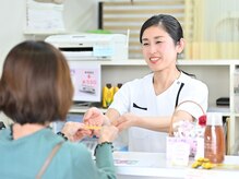 大山整骨治療院/受付でカルテを記入頂きます