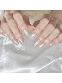 リッシュ トロワ(RICHE trois)/ほんのりピンクのホワイトラメ