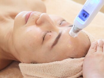 ミミ トータルケア(mimi Total care)/気になる額のシワにも直接届く!!