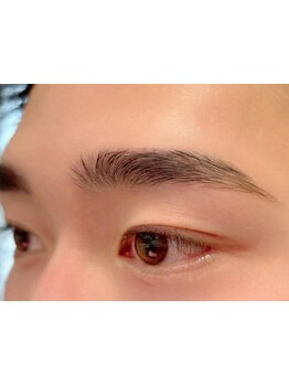 クールな目元にしたい