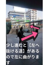 少し進み【左へ抜ける道】を左へ進みます♪