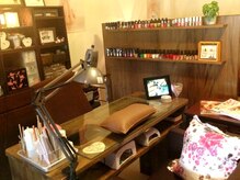 アイラッシュアンドネイルサロン イリス(Eyelash & Nail Salon IRis)の雰囲気（ブラウン基調の落ち着いた店内♪ネイルブースはこちら★）