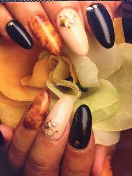 キャプラスネイル ミュウ(CAPLUS NAIL Mew)/大人気♪べっ甲ネイル